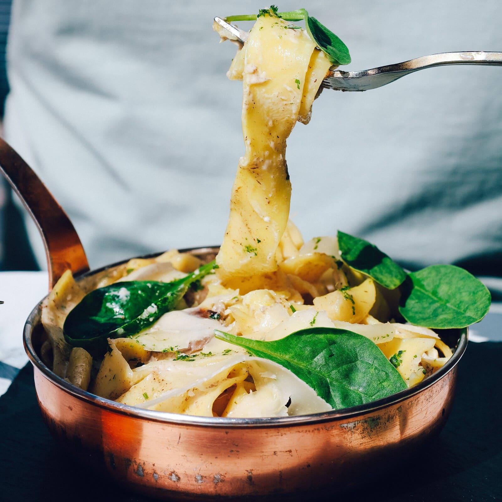 Truffle heaven tejszínes pappardellével és spenóttal
